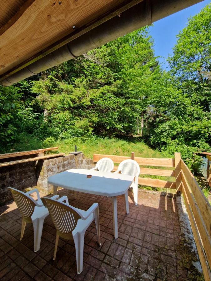 Chalet De La Foret 1 A 6 Pers Saint-Sauveur  Екстериор снимка